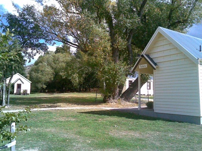 cardrona_valley_historic_church_school_and_public_toilets_400