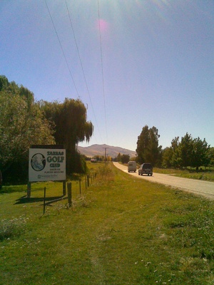 entrance_to_tarras_golf_club_400_01