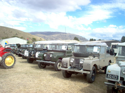 landrover_display_at_warbirds_over_wanaka_400