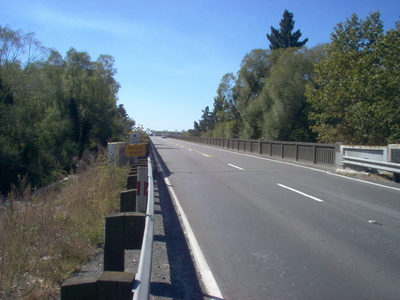 rakaia_bridge_new_zealands_longest_bridge_looking_north_400