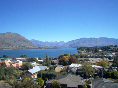 Wanaka New Zealand looking down the lake