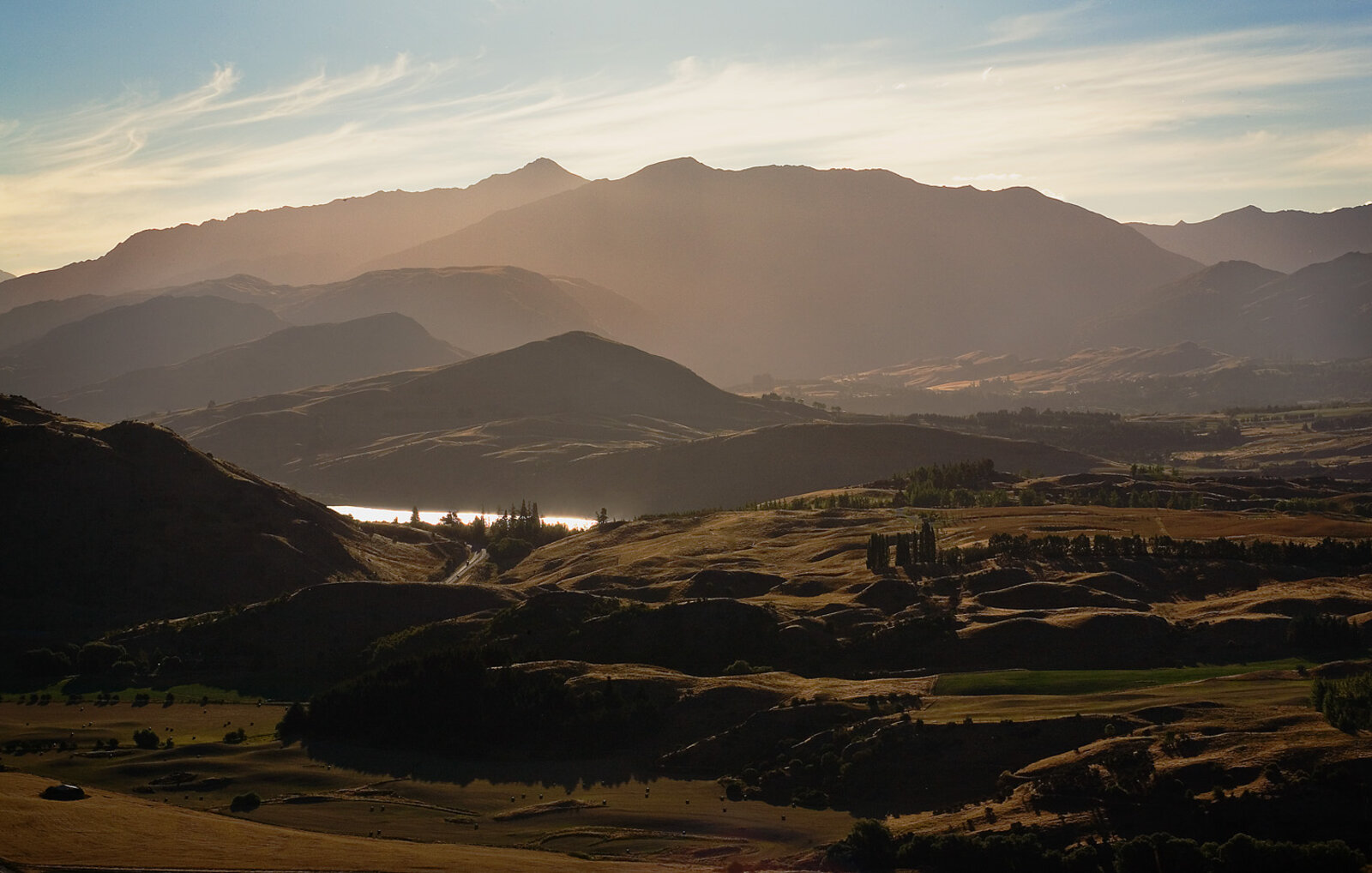 New Zealand mountains and lake